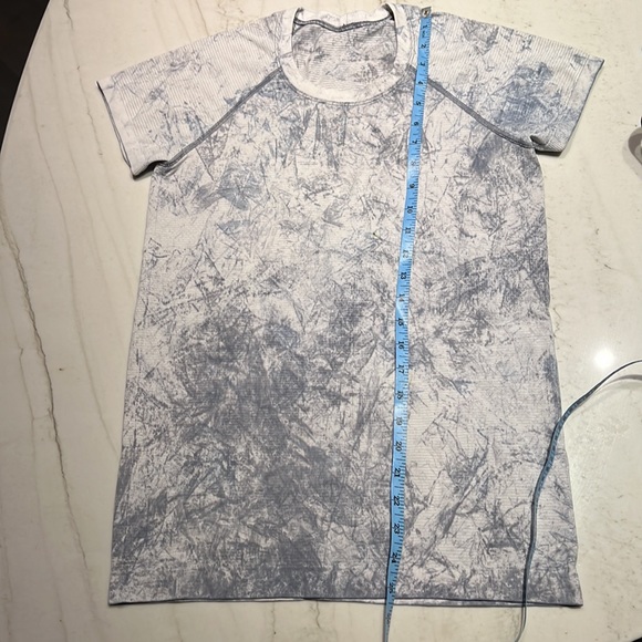 Lululemon short-sleeves shirt, size 6 - Picture 4 of 5